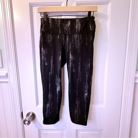 Athleta Black and Silver Cropped Leggings - Picture 2 of 10